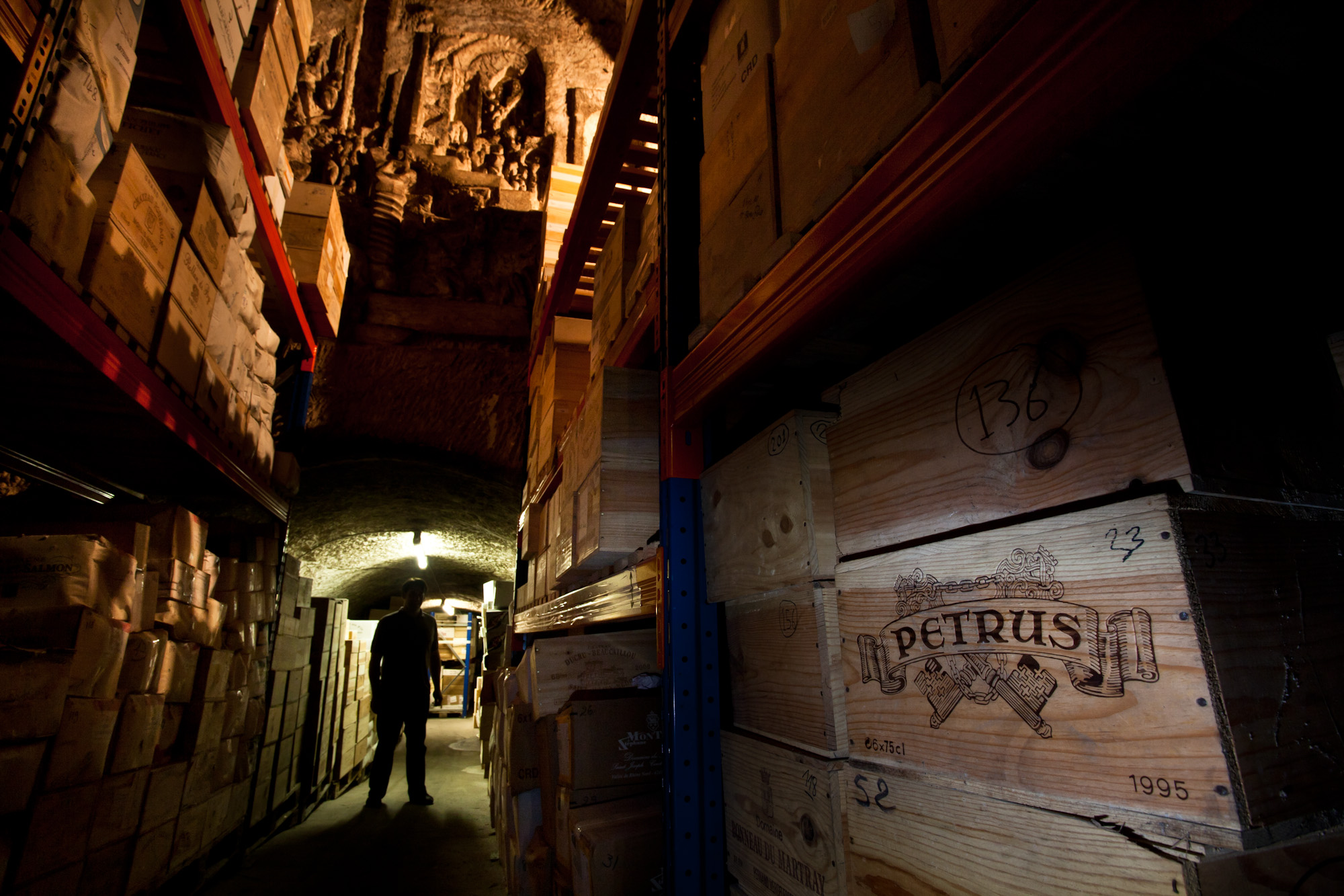 Une cave de stockage de vins à 40 mètres sous terre
